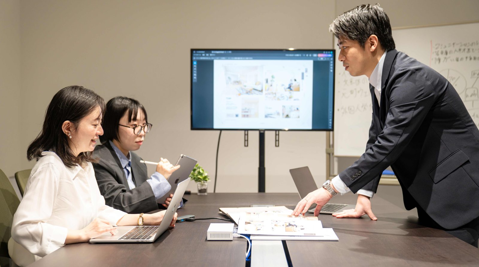 ブランド事業部